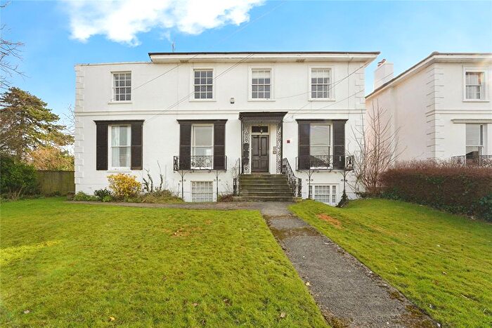 2 Bedroom Flat For Sale In Hales Road, Cheltenham, Gloucestershire, GL52