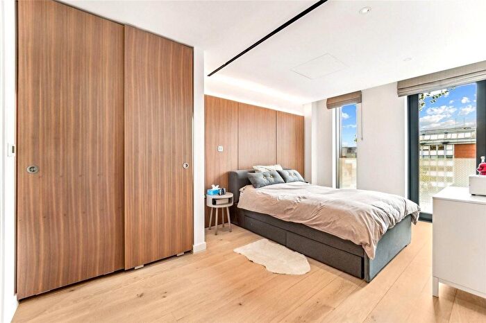 2 Bedroom Flat For Sale In Lampwick Lane, Manchester, M4
