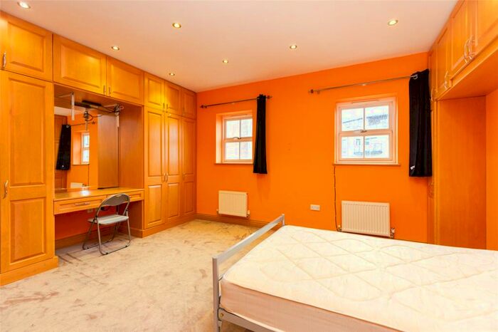 Apartment To Rent In Busby Place, Camden, London, NW5