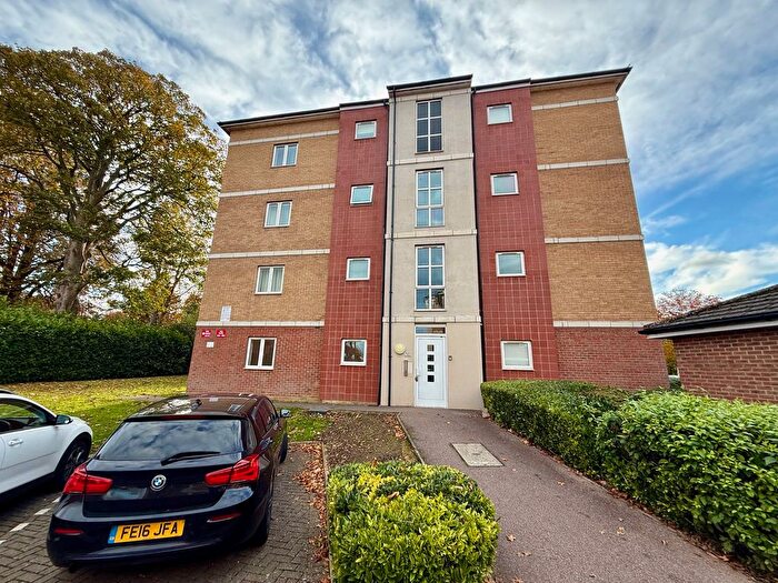 2 Bedroom Flat To Rent In The Parklands, Dunstable, LU5