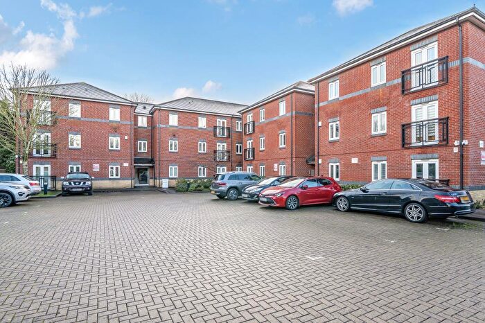 2 Bedroom Flat For Sale In Brasenose Driftway, Oxford, OX4