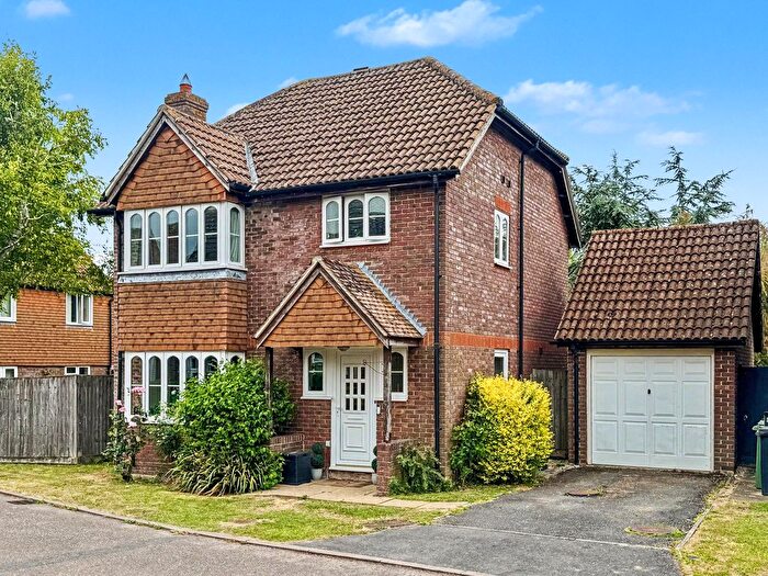 3 Bedroom Detached House For Sale In Churchward Close, Grove, OX12