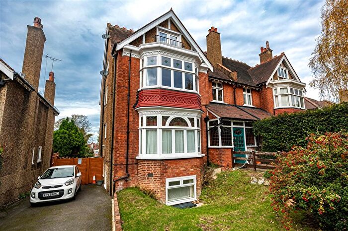 3 Bedroom Flat For Sale In Beechwood Road, South Croydon, CR2