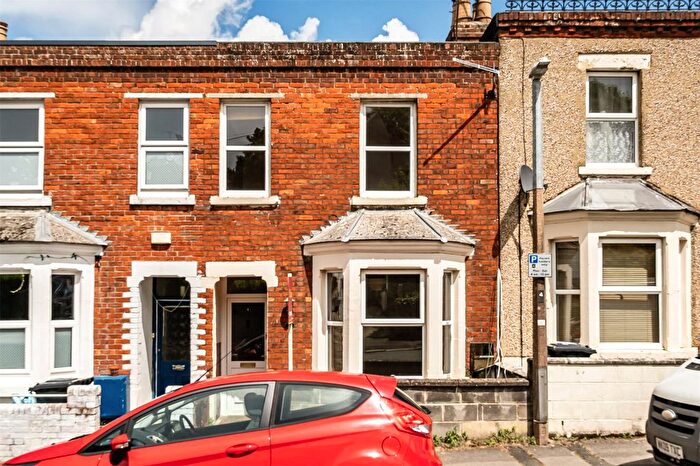 3 Bedroom Terraced House For Sale In Shelley Street, Swindon, SN1