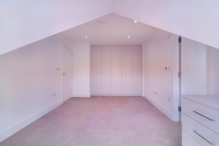 1 Bedroom Flat To Rent In Flat, High Road, Harrow Weald, HA3