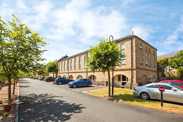 2 Bedroom Flat For Sale In Haworth Close, Halifax, HX1