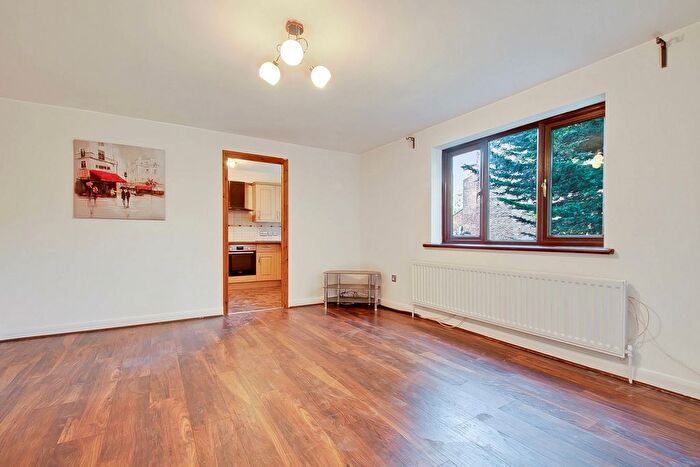 2 Bedroom Flat For Sale In Hawarden Hill, Neasden, NW2