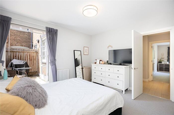 2 Bedroom Apartment For Sale In Restoration Square, London, SW11