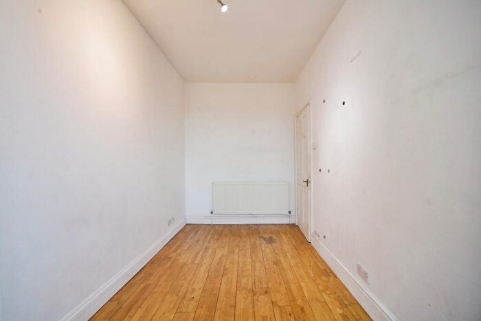 2 Bedroom Flat For Sale In St. Leonards Street, London, E3
