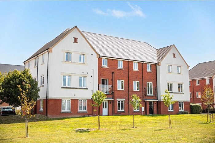 2 Bedroom Flat For Sale In Somerley Drive, Crawley, RH10