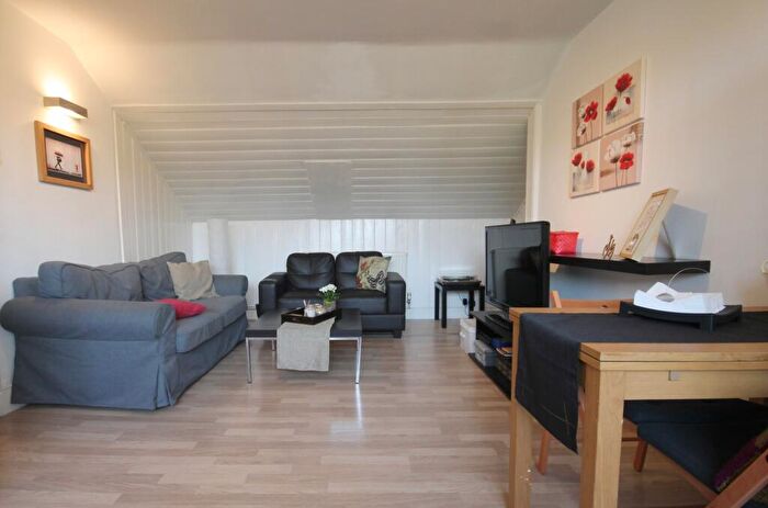 1 Bedroom Flat To Rent In Beacon Hill, Islington, N7