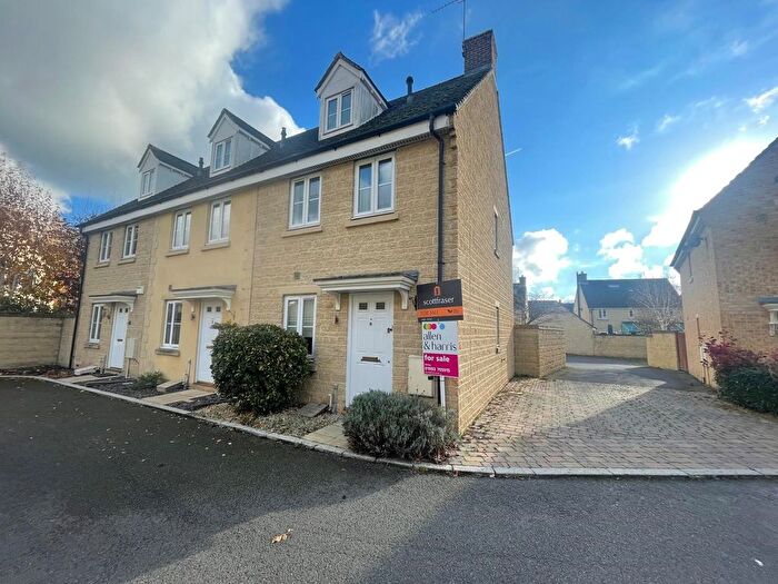 3 Bedroom End Terrace House For Sale In Brook Lane, Witney, OX28