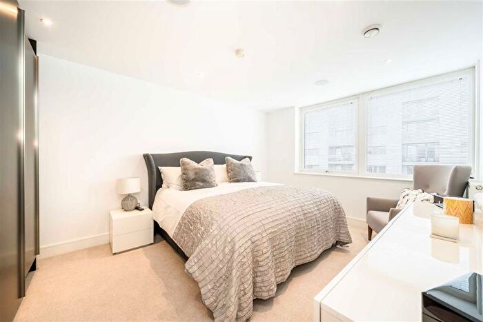 2 Bedroom Flat For Sale In Dowells Street, London, SE10