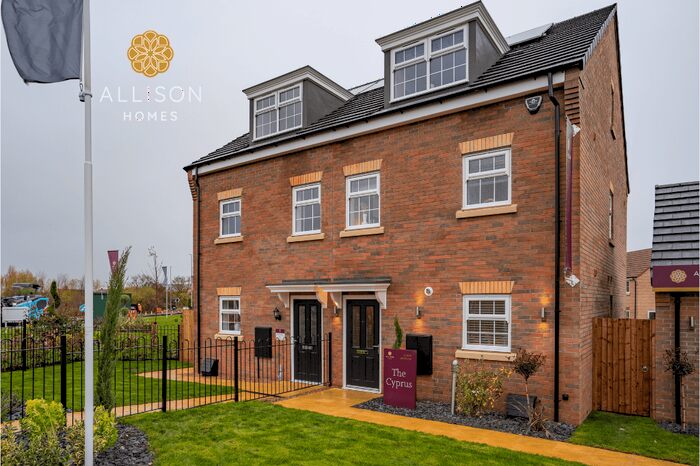 4 Bedroom Semi-Detached House For Sale In Fernwood, Newark, Nottinghamshire, NG24