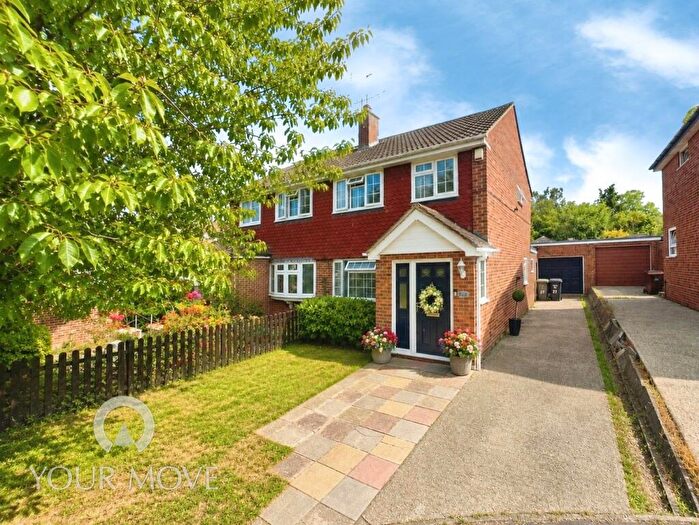 3 Bedroom Semi Detached House For Sale In Barfield, Sutton At Hone, Dartford, Kent, DA4