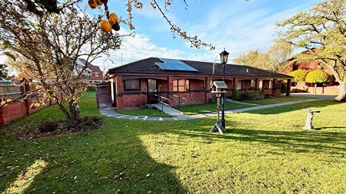 1 Bedroom Bungalow For Sale In St. Claires Court, Lincoln, LN6