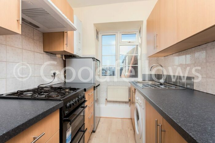 2 Bedroom Flat To Rent In Grosvenor Court, Morden, Surrey, SM4