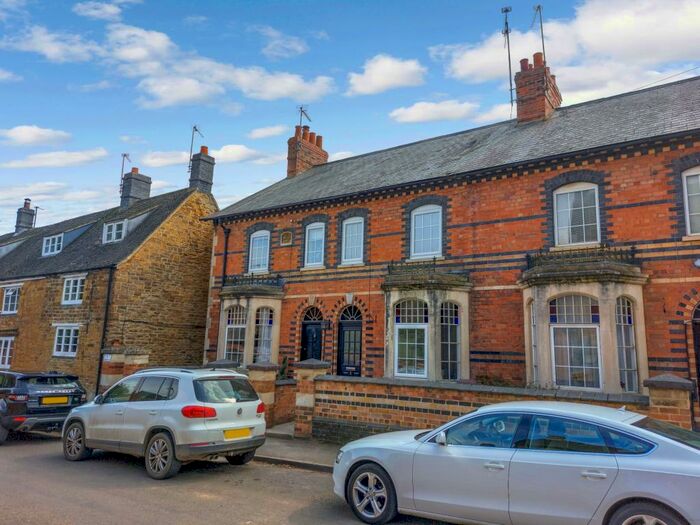 3 Bedroom Terraced House To Rent In East Street, Banbury, Oxfordshire, OX15