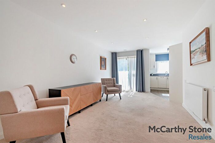 1 Bedroom Flat For Sale In Goldwyn House, Studio Way, Borehamwood, WD6