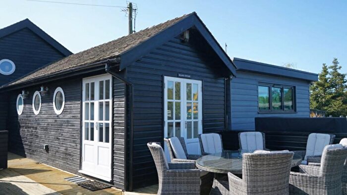 5 Bedroom Detached House For Sale In Wargrave Road, Henley-on-Thames, Berkshire, RG9