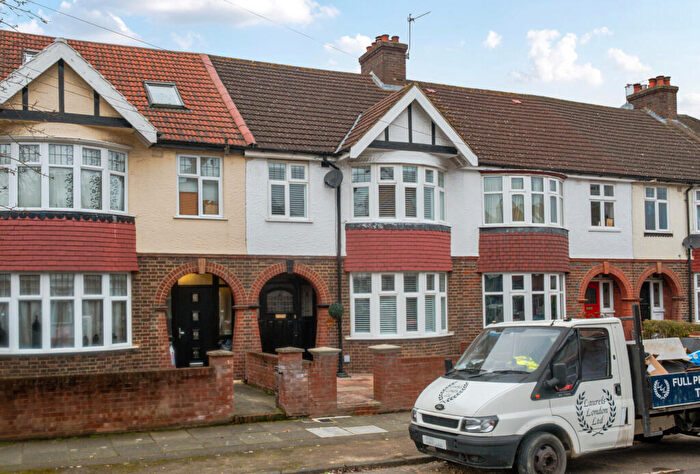 3 Bedroom End Of Terrace House For Sale In Langdale Avenue, Mitcham, CR4