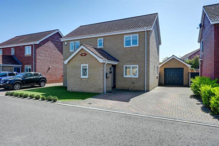 3 Bedroom Detached House For Sale In Kings Drive, Bradwell, Great Yarmouth, NR31