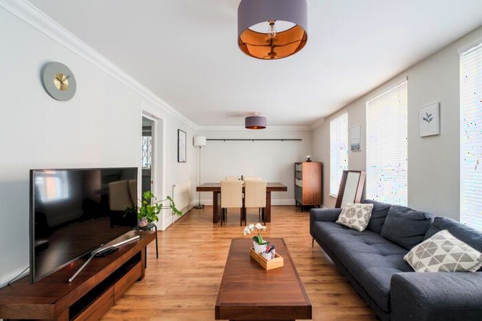 2 Bedroom Apartment To Rent In Folgate Street London, E1