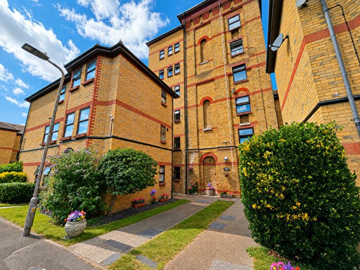 1 Bedroom Flat For Sale In Ash Lodge, The Woodlands, Shoeburyness, Southend-on-sea, SS3