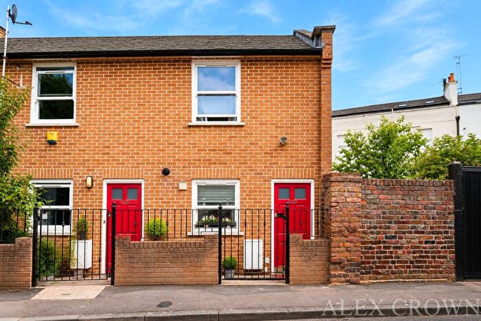 3 Bedroom Terraced House For Sale In Church Walk, Stoke Newington, N16