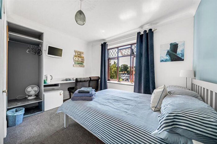10 Bedroom House For Sale In Victoria Avenue, Swanage, BH19 - Photo 8