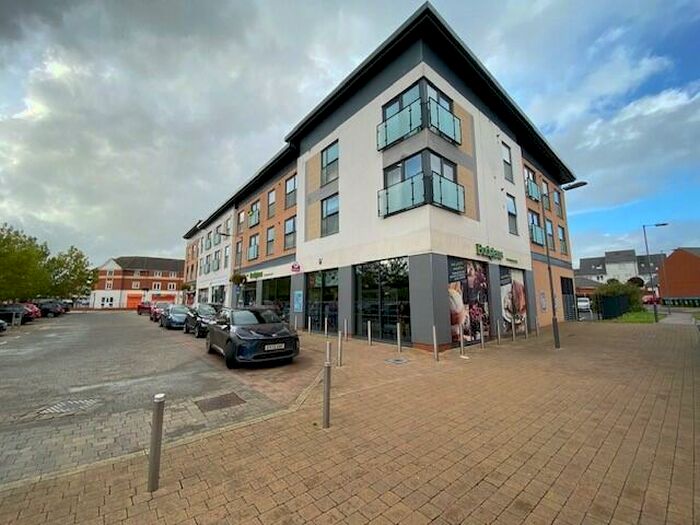 2 Bedroom Apartment To Rent In Jubilee Square, Aylesbury, HP19