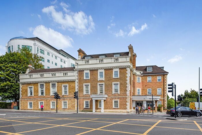 3 Bedroom Flat For Sale In Kew Bridge Road, Brentford, TW8