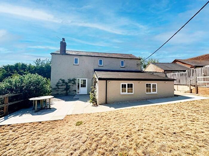 3 Bedroom Cottage To Rent In Fences Lane, Tyringham, MK16