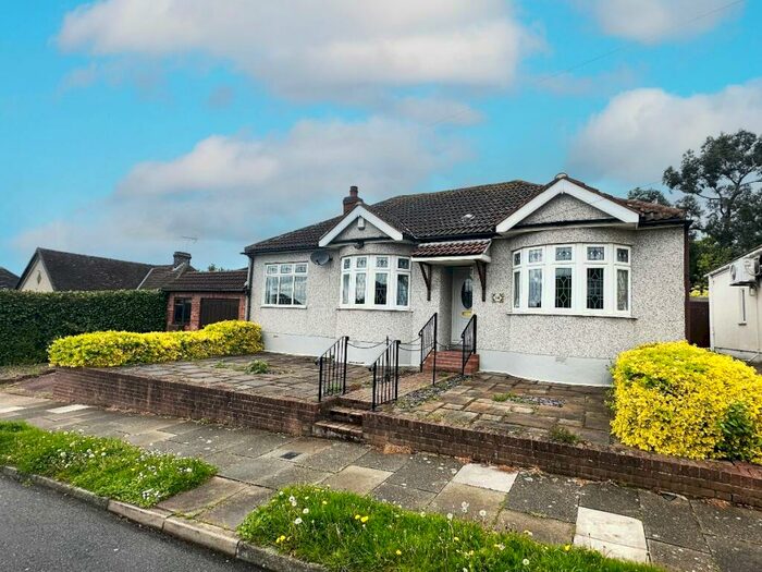 3 Bedroom Bungalow To Rent In Hillfoot Road, Romford, RM5