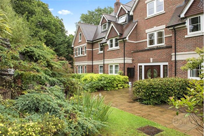 3 Bedroom Apartment To Rent In Portsmouth Road, Esher, Surrey, KT10