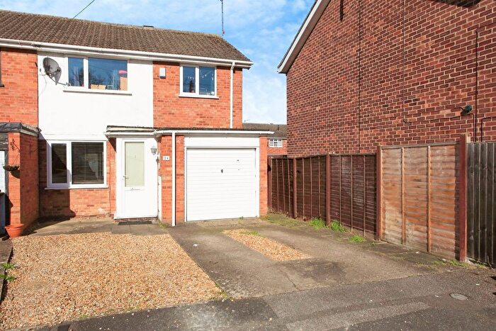 3 Bedroom End Terrace House For Sale In Kennet Gardens, Peterborough, PE4