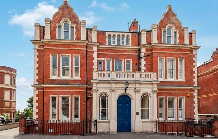 2 Bedroom Flat For Sale In Newcastle Drive, The Park, Nottingham, NG7
