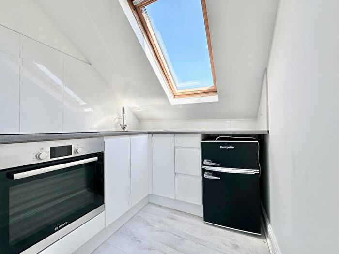 1 Bedroom Flat For Sale In Yerbury Road, N19