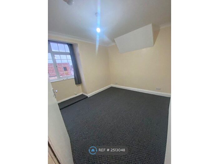 2 Bedroom Flat To Rent In Ilford Lane, Ilford, IG1