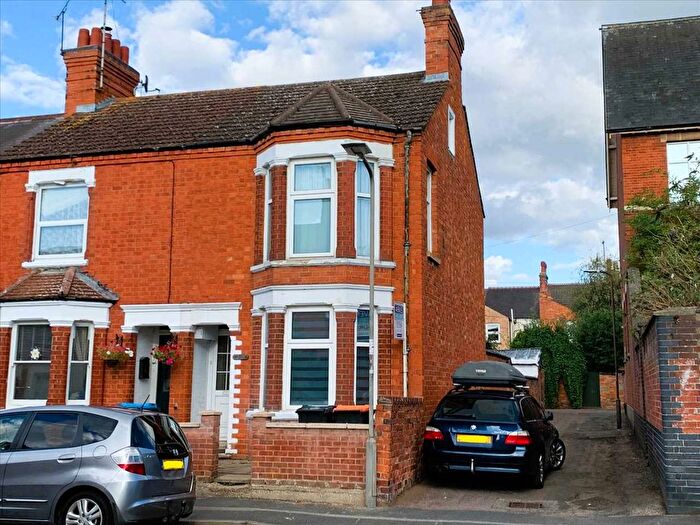 4 Bedroom End Of Terrace House For Sale In Peel Road, Wolverton, Milton Keynes, MK12
