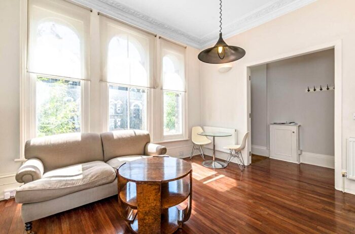 2 Bedroom Flat To Rent In North Villas, Camden, London, NW1