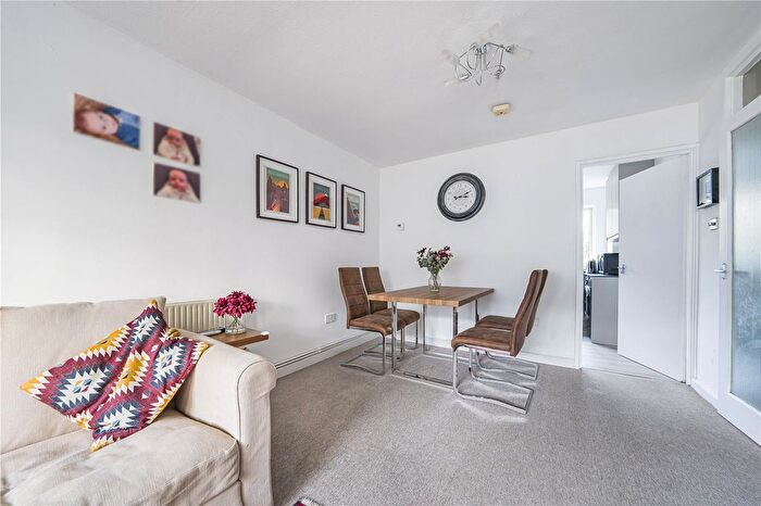 2 Bedroom Maisonette For Sale In Thornbury Road, Isleworth, TW7