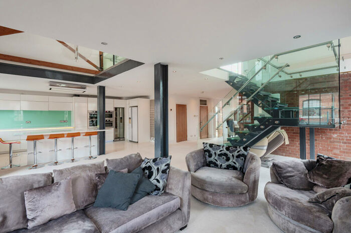 4 Bedroom Apartment To Rent In Patent House, Limehouse, E14