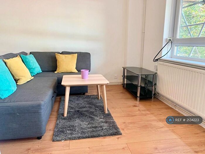 4 Bedroom Flat To Rent In Sovereign House, London, E1