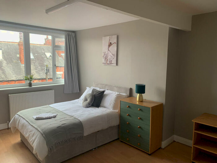 6 Bedroom Terraced House To Rent In Estcourt Avenue, Leeds, West Yorkshire, LS6