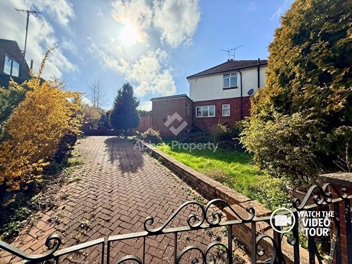 3 Bedroom Semi Detached House To Rent In Turners Road South, Luton, LU2