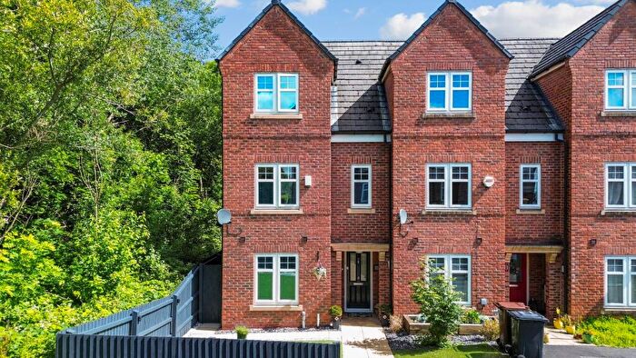 4 Bedroom End Of Terrace House For Sale In Shalebrook Close, Atherton, M46