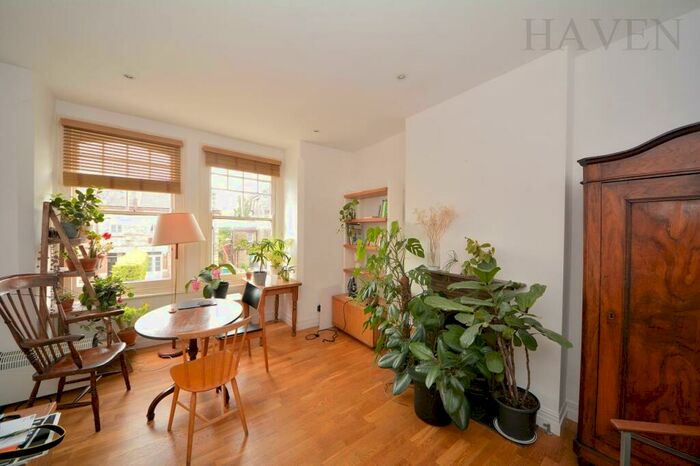 2 Bedroom Flat To Rent In Market Place, East Finchley, N2