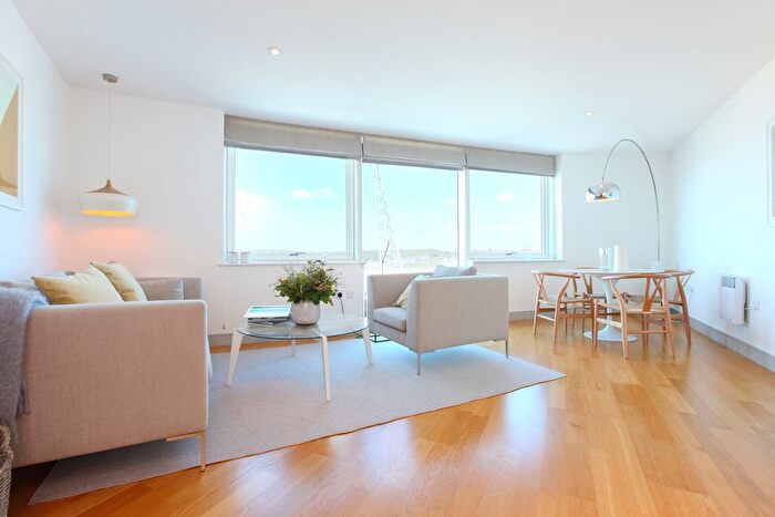 2 Bedroom Flat To Rent In Dock Head Road, Chatham, ME4