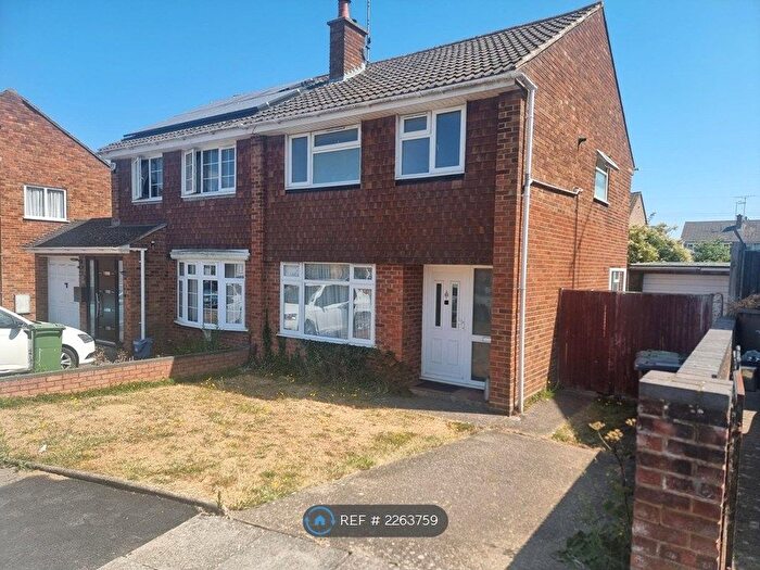 3 Bedroom Semi-Detached House To Rent In Dalby Close, Luton, LU4